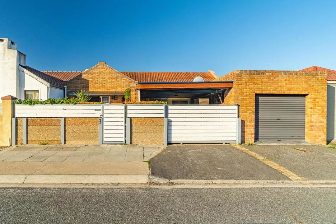 3 Bedroom House for sale in Strandfontein
