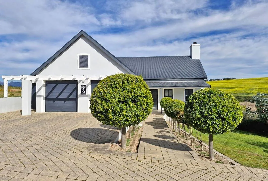 4 Bedroom House for sale in Mount Royal Golf Estate