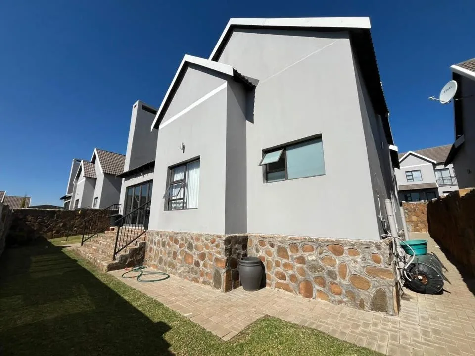 3 Bedroom Townhouse for sale in Shellyvale