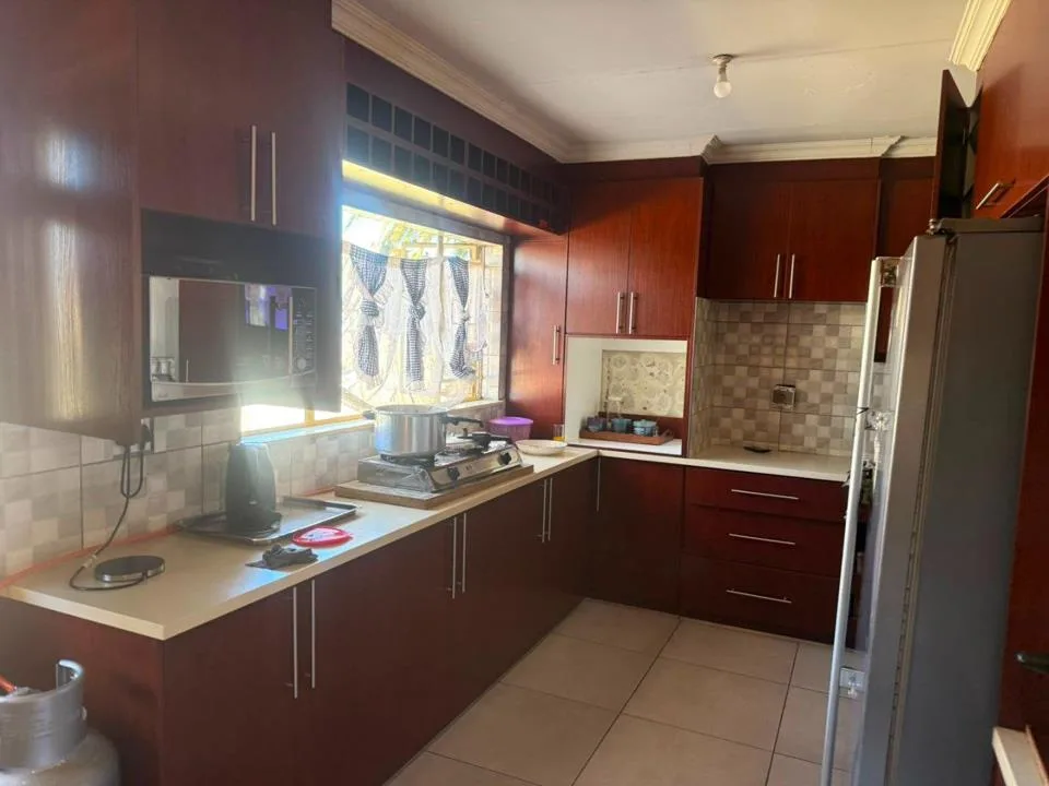 6 Bedroom House for sale in Lourierpark