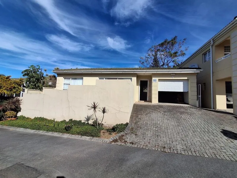 2 Bedroom Townhouse to rent in Beacon Bay North