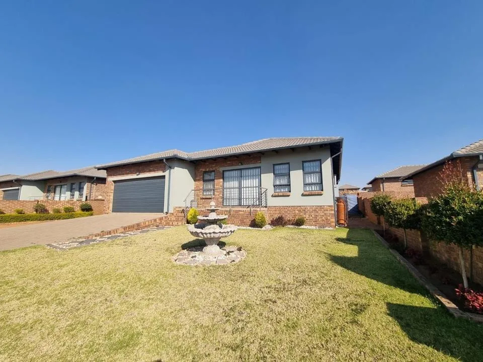 3 Bedroom Townhouse to rent in Die Heuwel