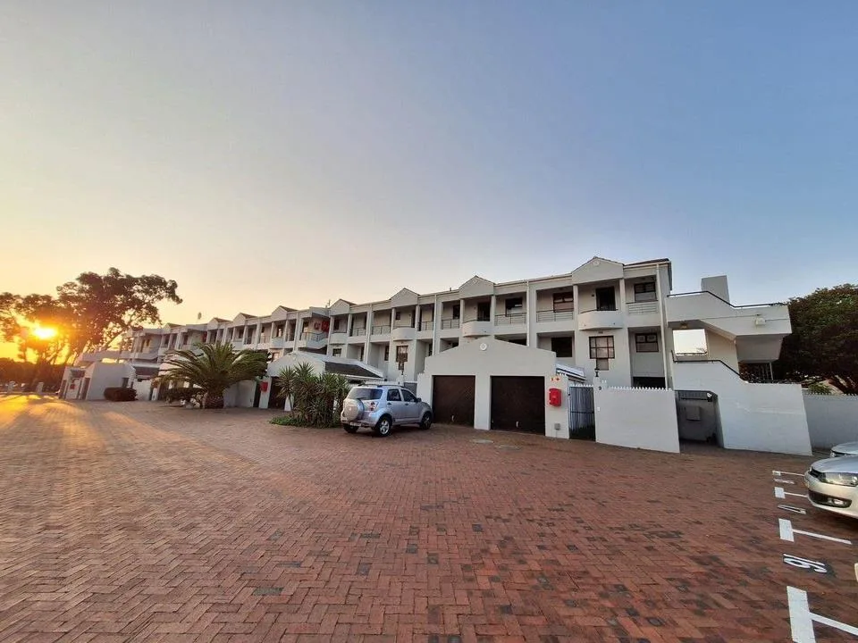 3 Bedroom Townhouse for sale in Edgemead