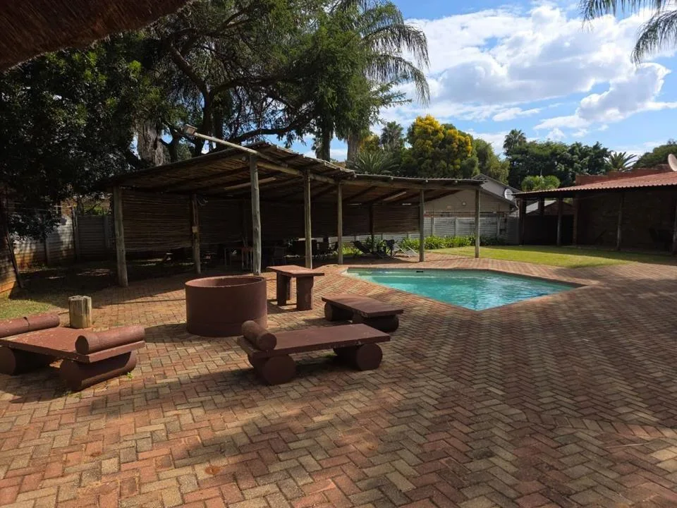 5 Bedroom House for sale in Flora Park