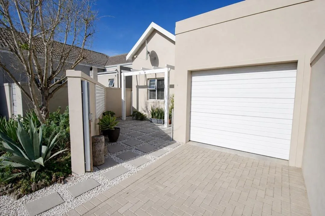 2 Bedroom House for sale in Burgundy Estate