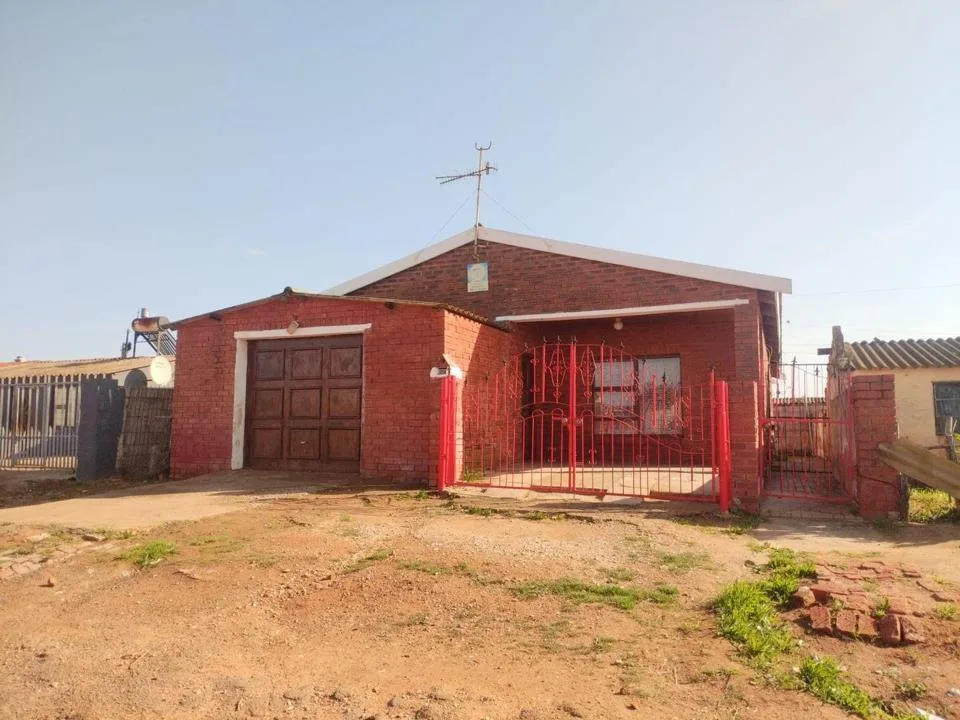 4 Bedroom House for sale in Zwide