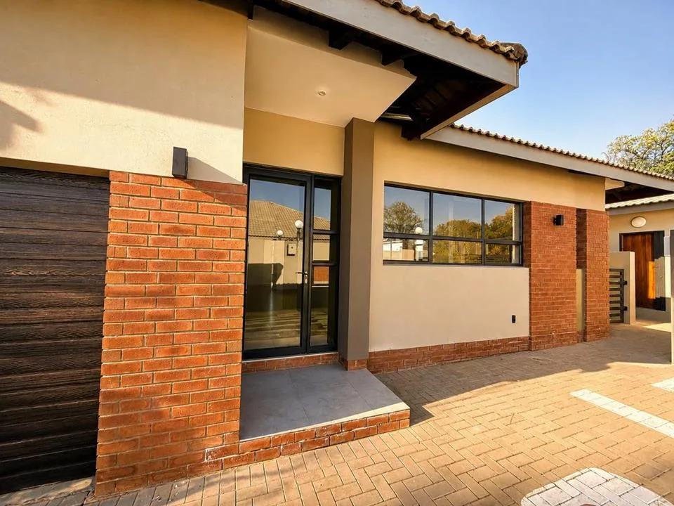 3 Bedroom Townhouse for sale in Langenhovenpark