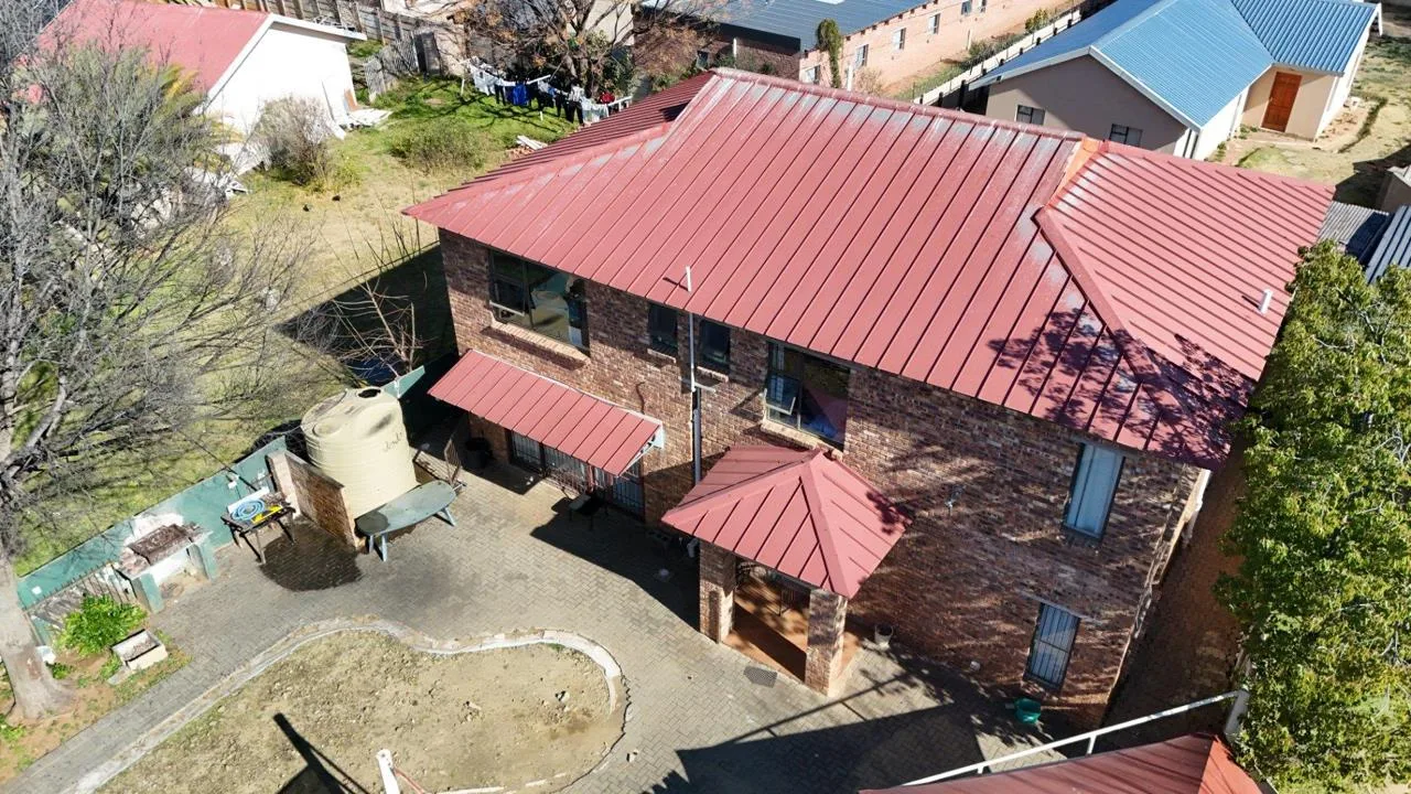 10 Bedroom House for sale in Universitas