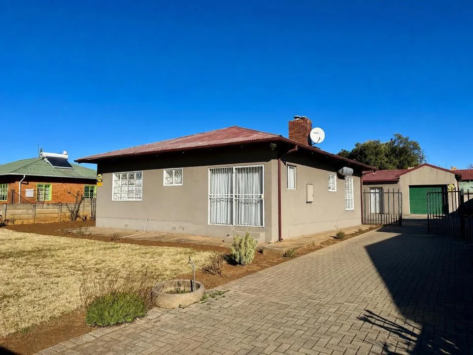3 Bedroom House for sale in Ehrlich Park