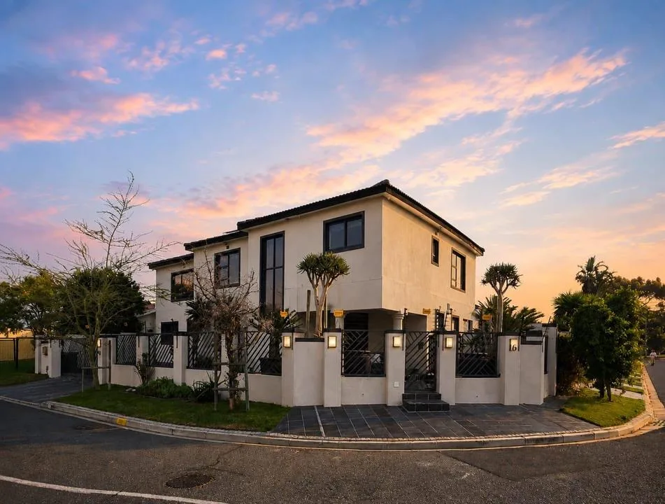 4 Bedroom House for sale in Flamingo Vlei