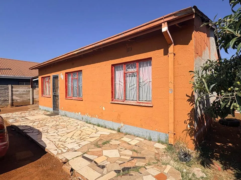 3 Bedroom House for sale in Roodepan
