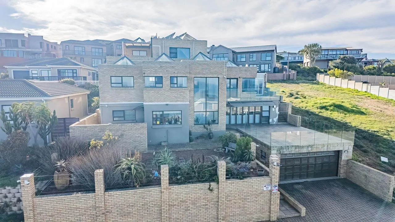 6 Bedroom House for sale in Dana Bay