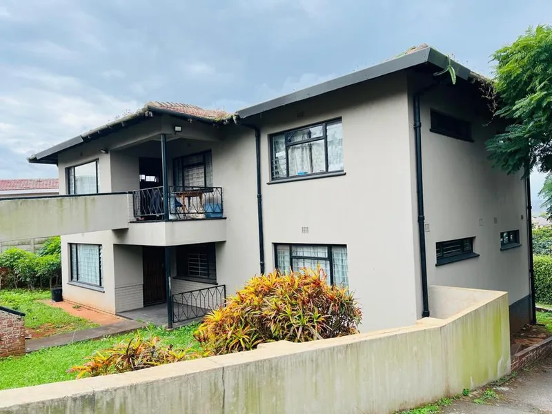 6 Bedroom House for sale in Umbilo