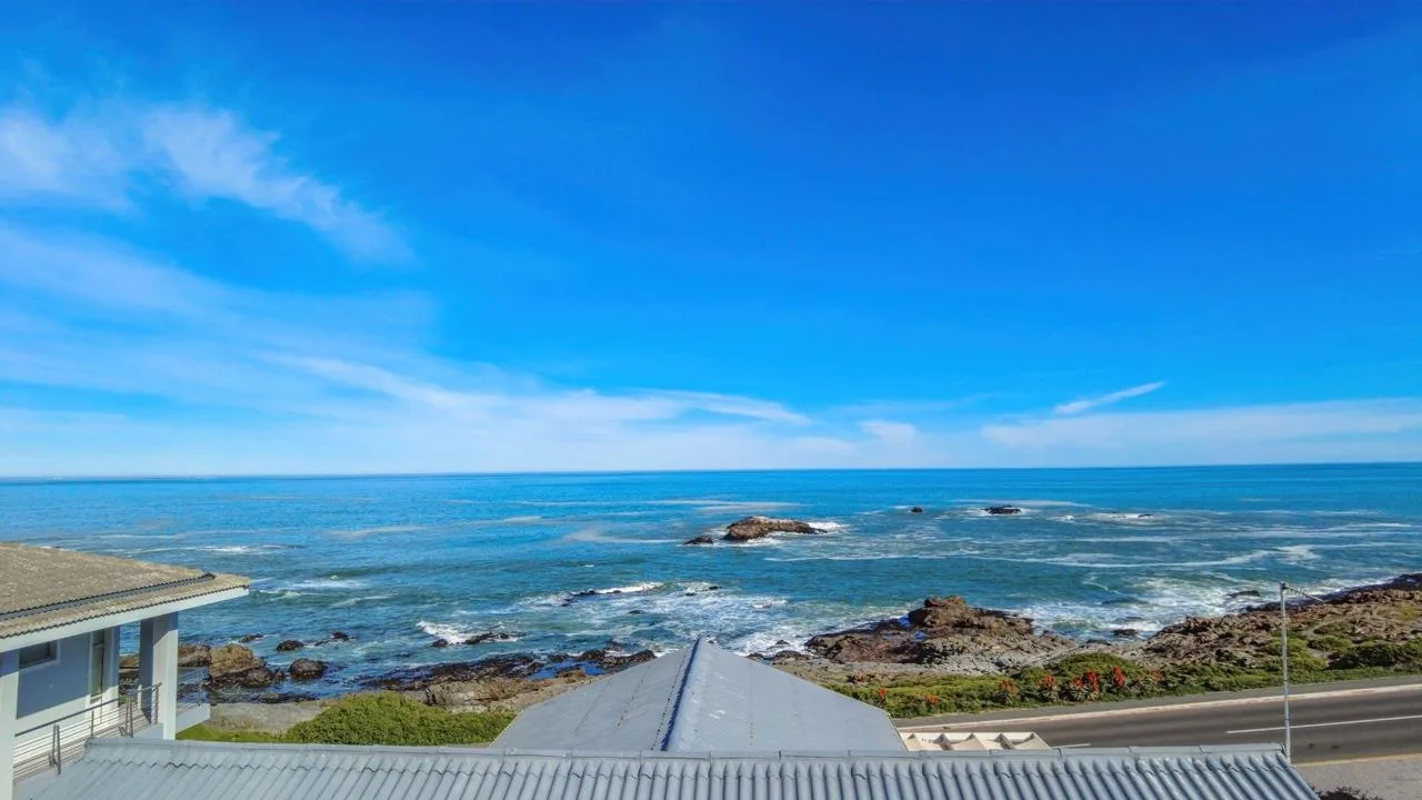 4 Bedroom House for sale in Yzerfontein