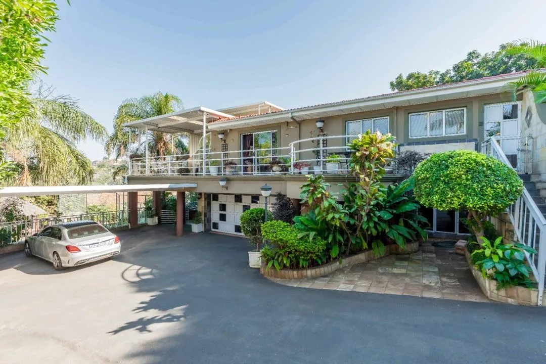 4 Bedroom House for sale in La Lucia