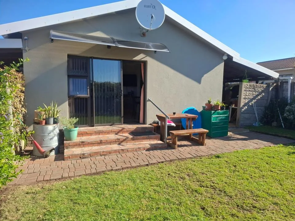 4 Bedroom House for sale in Gonubie