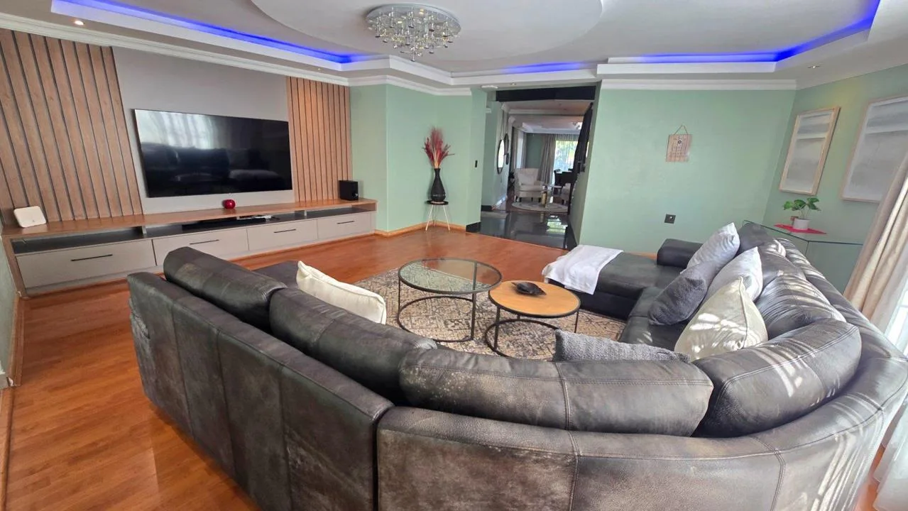 7 Bedroom House for sale in Sterpark