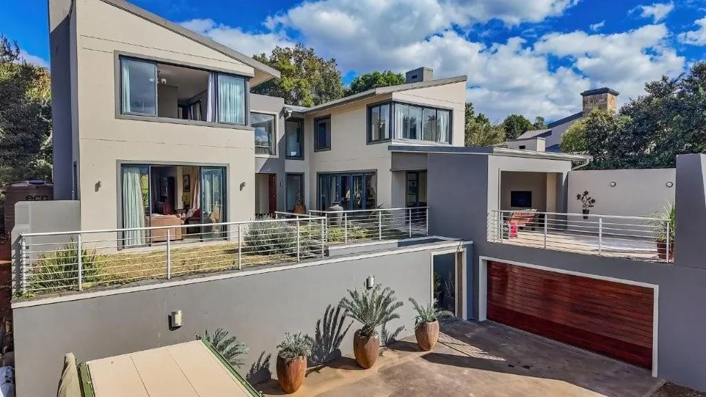 5 Bedroom House for sale in Town Bush Valley