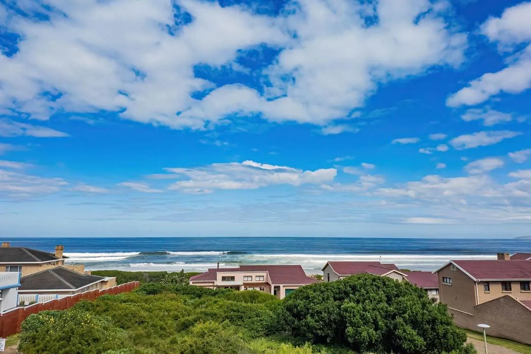 4 Bedroom House for sale in Outeniqua Strand