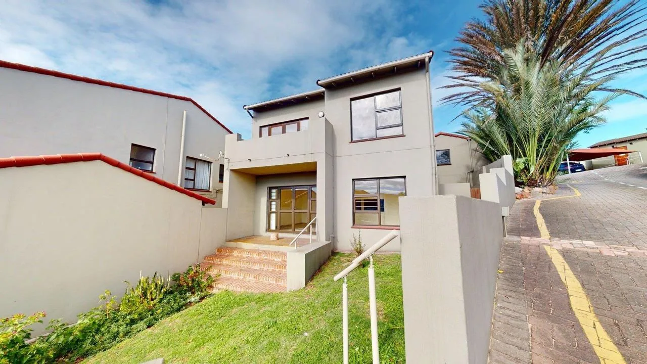 3 Bedroom Townhouse to rent in South End