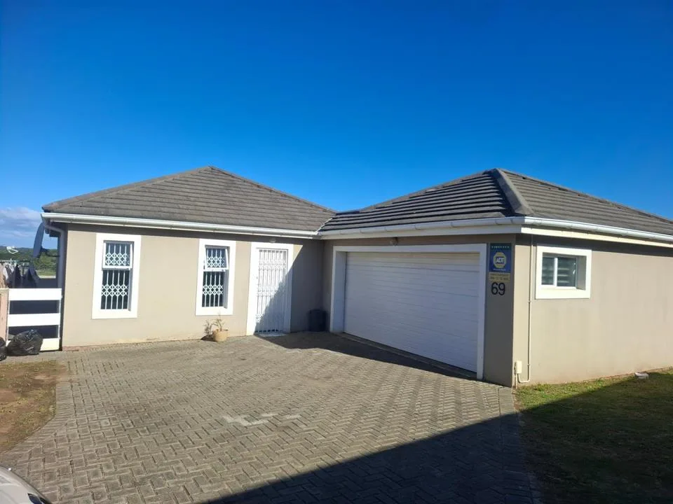 3 Bedroom House for sale in Gonubie