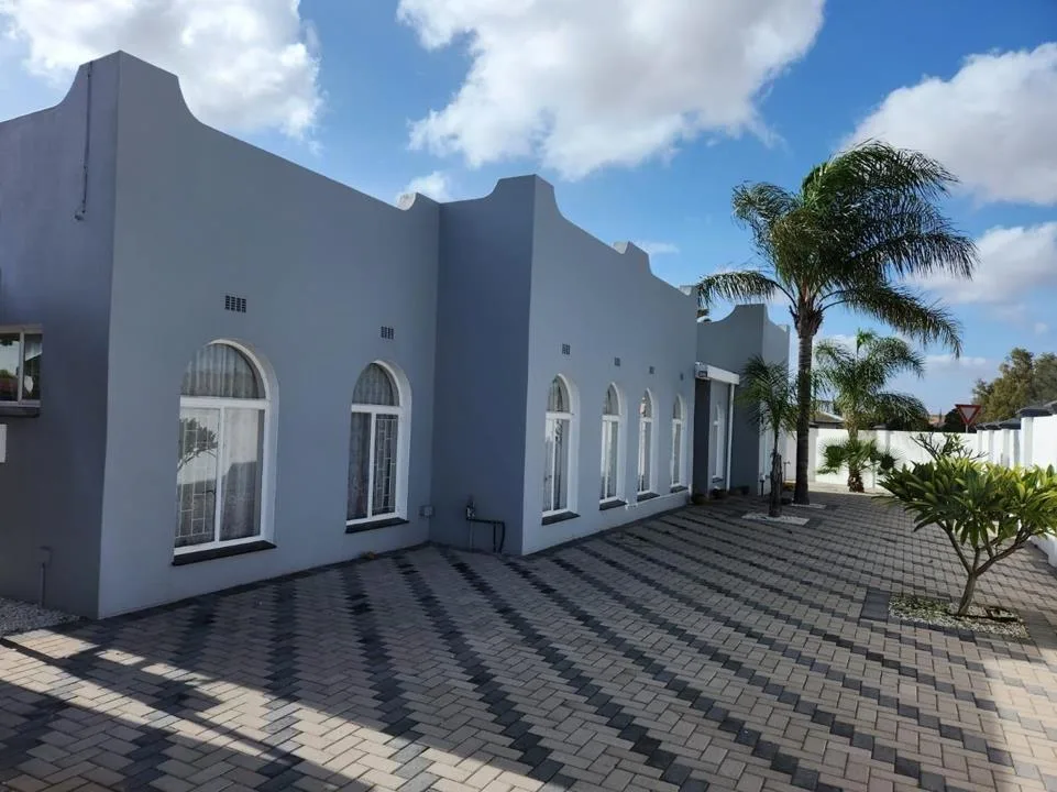 5 Bedroom House for sale in Vredendal