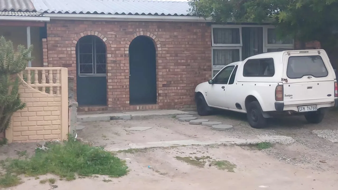 6 Bedroom House for sale in Deaconville