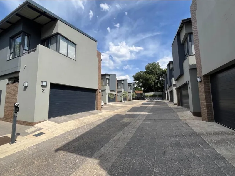 3 Bedroom Townhouse to rent in Menlo Park
