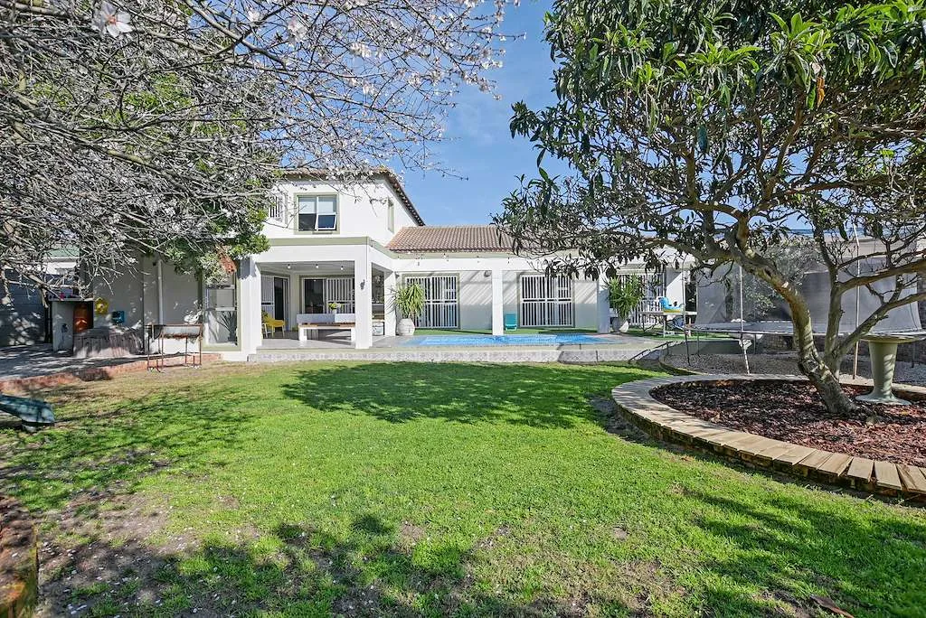4 Bedroom House for sale in Flamingo Vlei