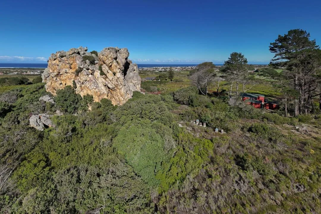 2 Bedroom House for sale in Heuningkloof