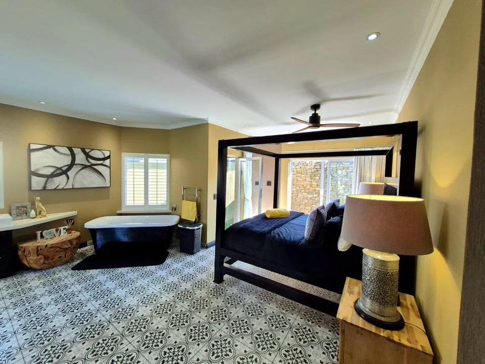 3 Bedroom House for sale in Beacon Bay