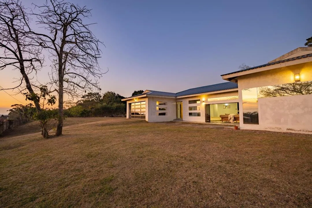 4 Bedroom House for sale in Monteseel