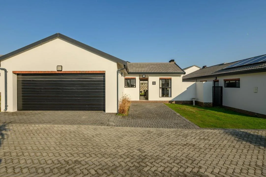 3 Bedroom Townhouse for sale in Glenroy Park
