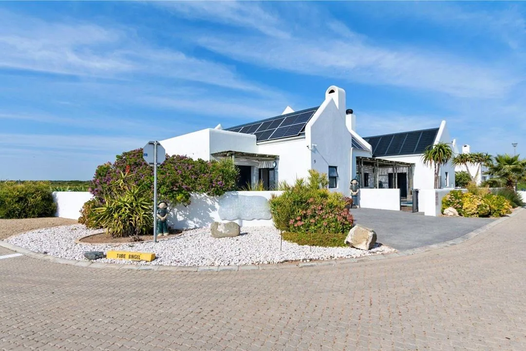4 Bedroom House for sale in Jacobsbaai