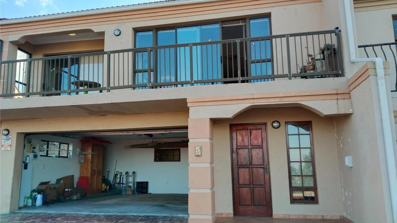 3 Bedroom Townhouse for sale in Island View