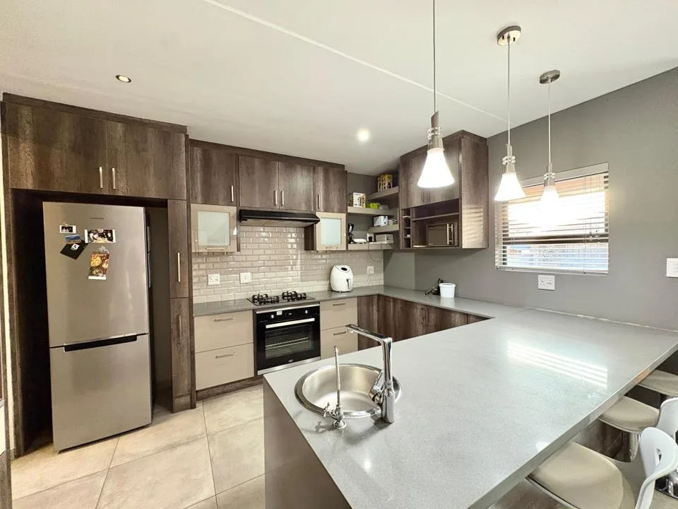 3 Bedroom Townhouse for sale in Spitskop SH