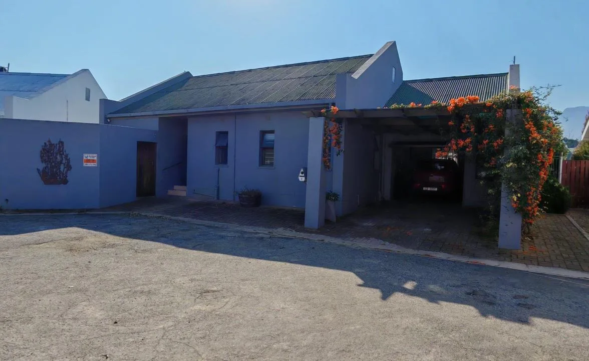 2 Bedroom House for sale in Robertson