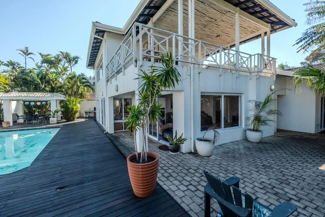 4 Bedroom House for sale in La Lucia
