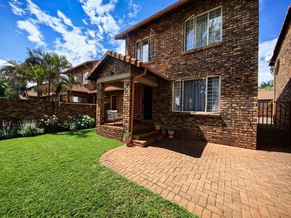 2 Bedroom Townhouse to rent in Magalieskruin