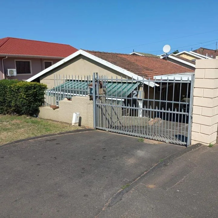 3 Bedroom House for sale in Shallcross