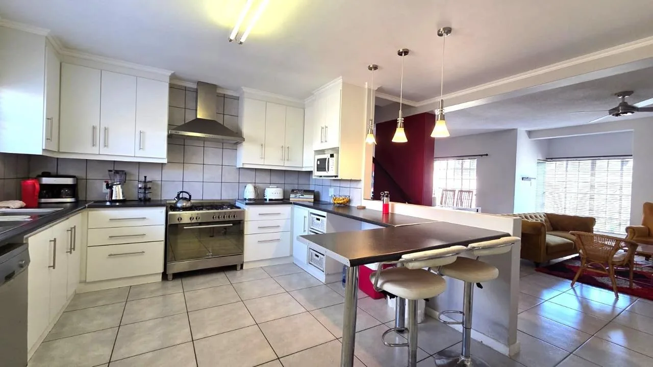 3 Bedroom Townhouse for sale in Queenstown Central