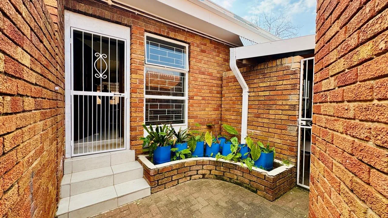2 Bedroom Townhouse for sale in Navalsig