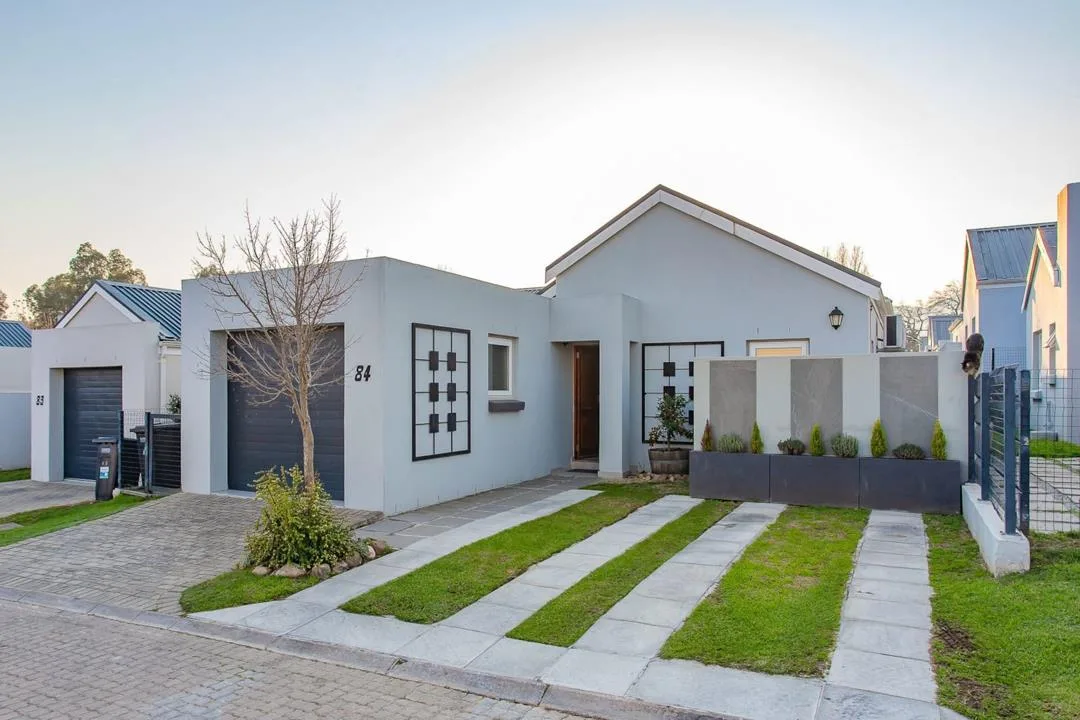2 Bedroom House for sale in Klein Parys