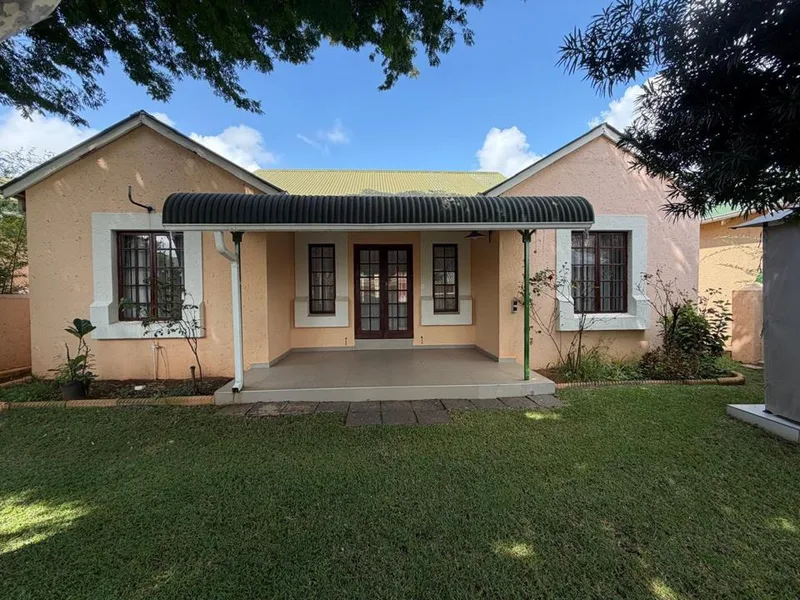 3 Bedroom Townhouse to rent in Die Hoewes