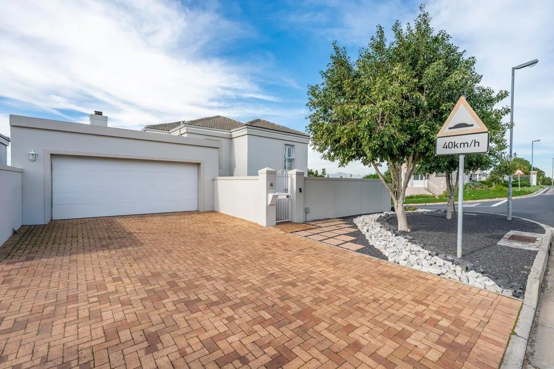 3 Bedroom House for sale in Pinehurst