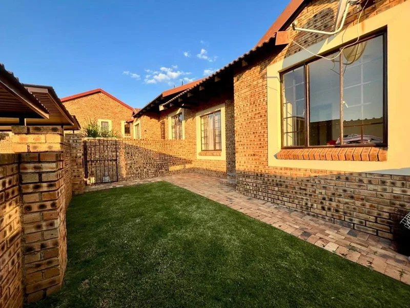 2 Bedroom Apartment / flat to rent in Honeydew Manor