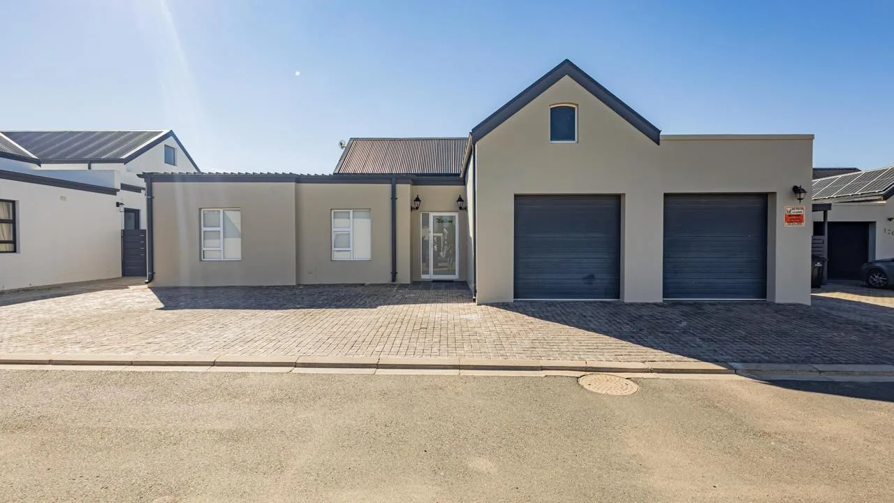4 Bedroom House for sale in Silwerstrand Golf And River Estate