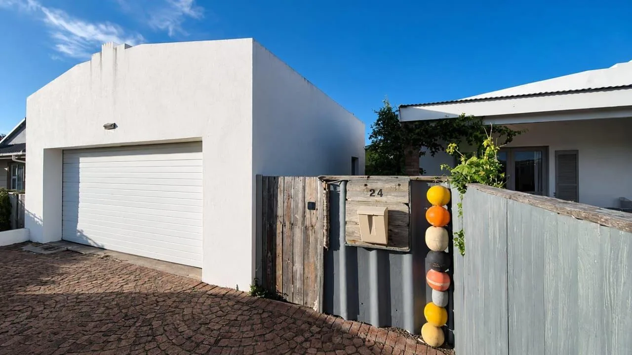 5 Bedroom House for sale in Stilbaai Wes