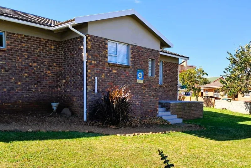 2 Bedroom House for sale in Wavecrest