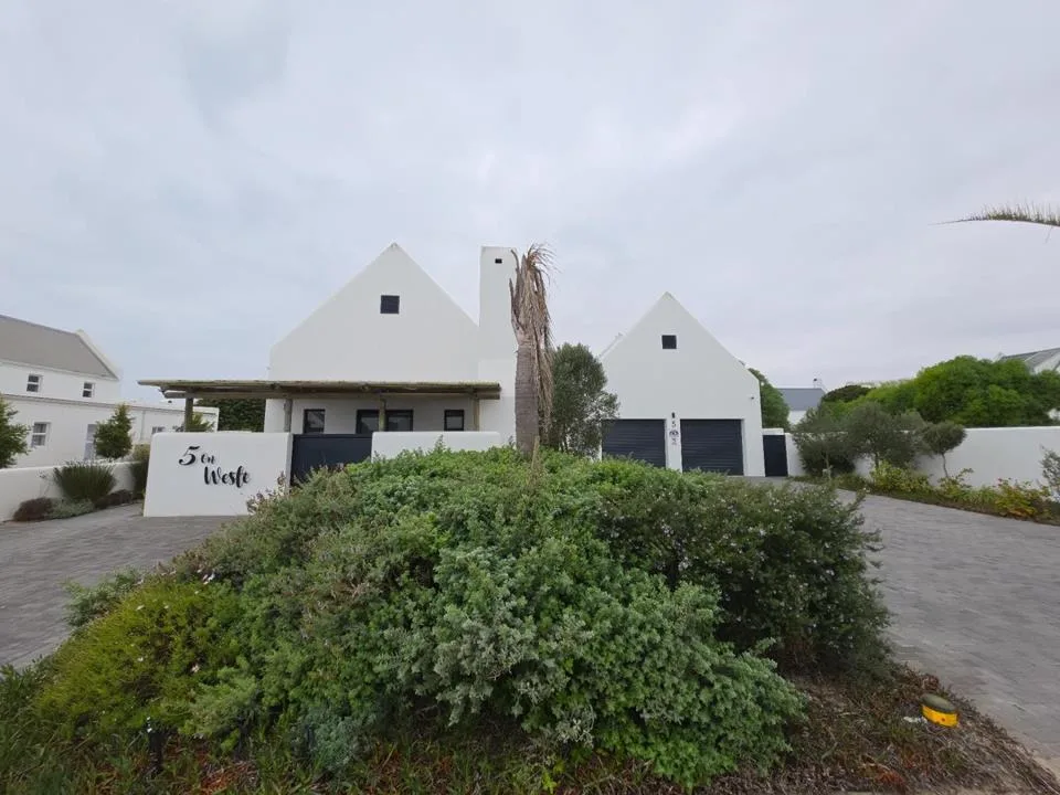 5 Bedroom House for sale in Dwarskersbos